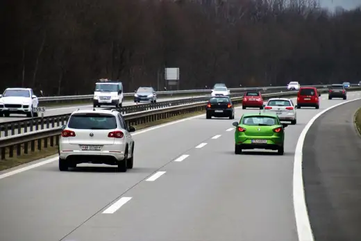 Pasy ruchu - Jak bezpiecznie zmieniać tor jazdy?